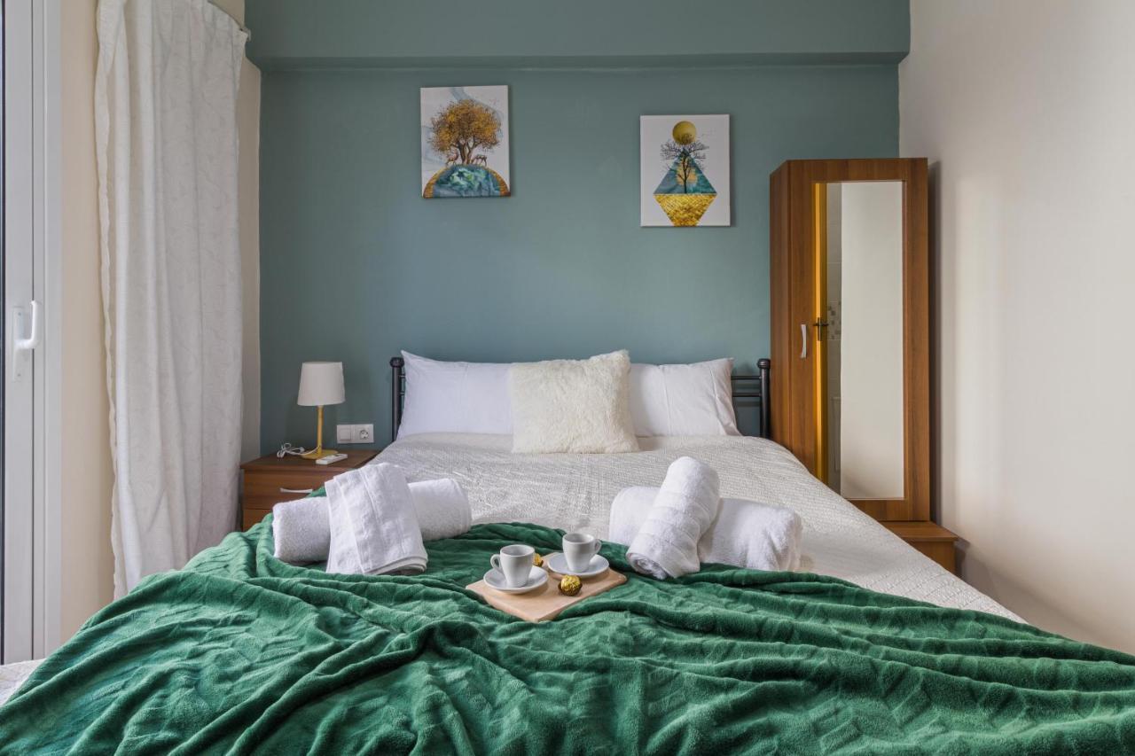 Couples Retreat, Fully Equipped Studio/ Loutraki Beach Apartment Exterior photo
