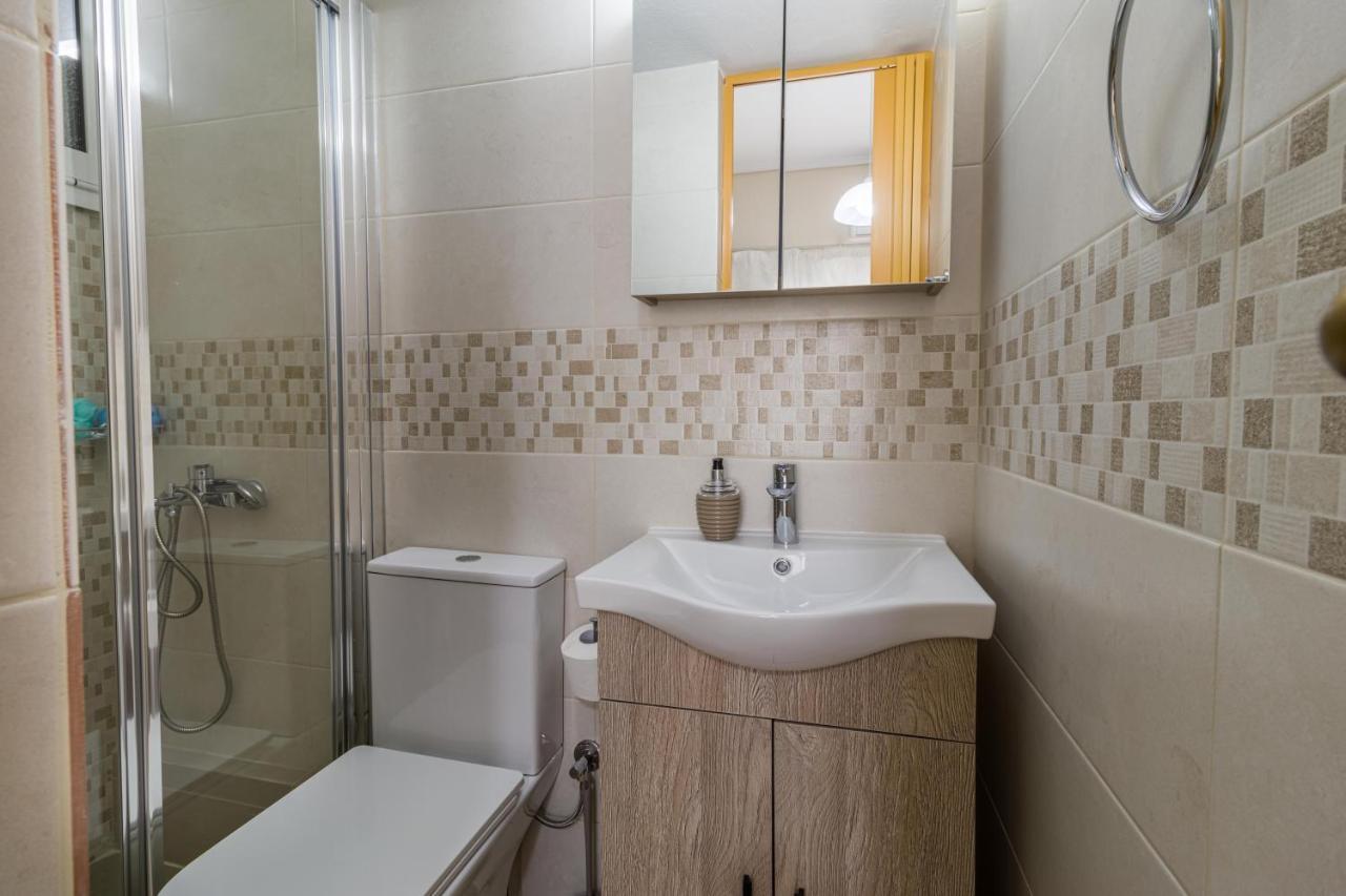Couples Retreat, Fully Equipped Studio/ Loutraki Beach Apartment Exterior photo