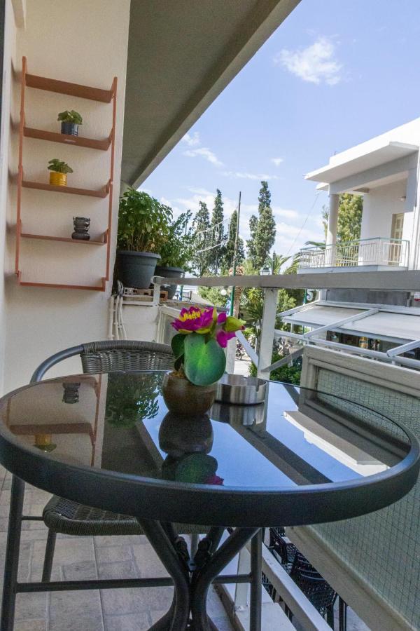 Couples Retreat, Fully Equipped Studio/ Loutraki Beach Apartment Exterior photo